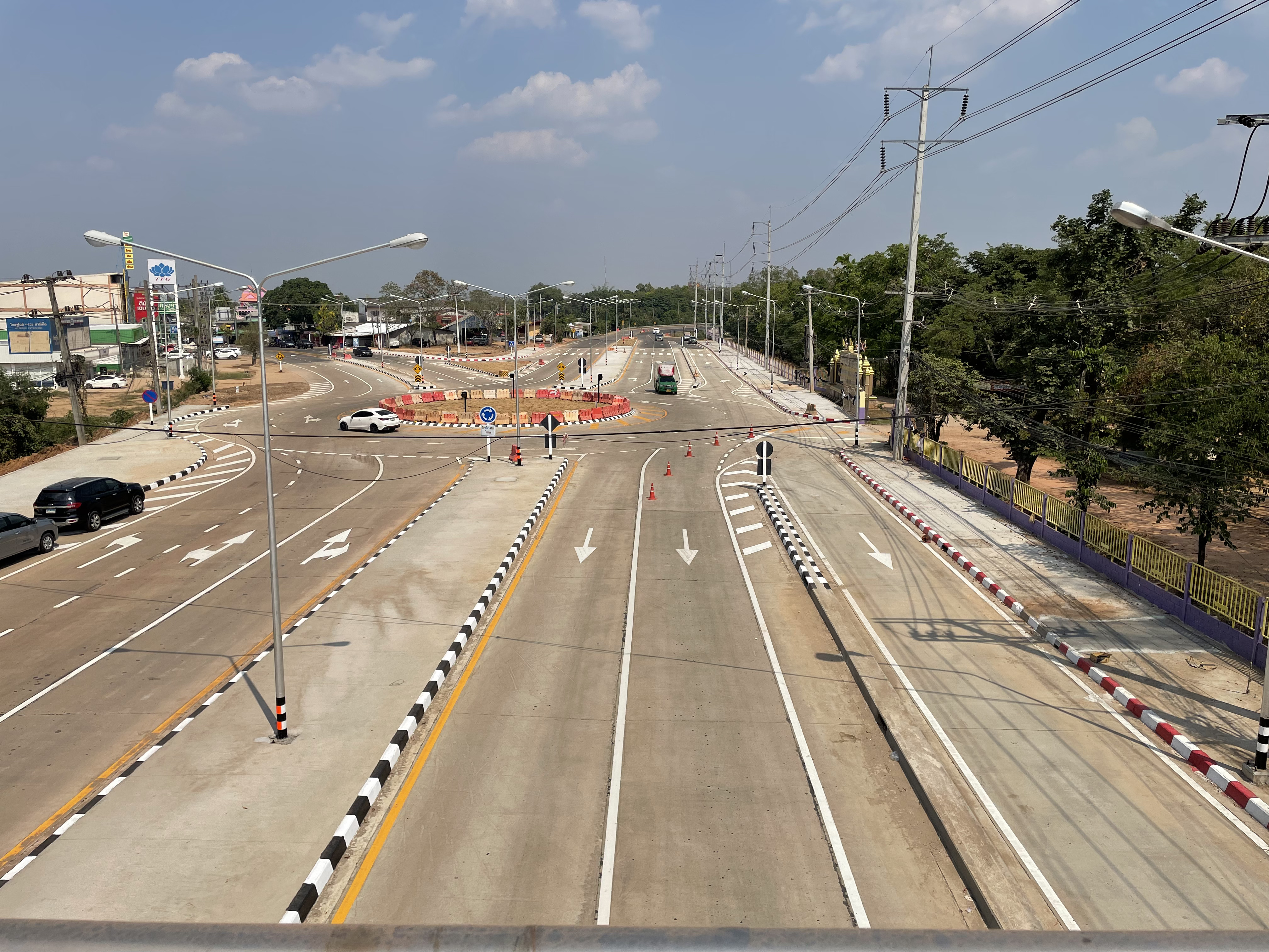 โครงการก่อสร้างโครงข่ายทางหลวงแผ่นดินประจำปีงบประมาณ พ.ศ.2568 รหัสงาน 11700 กิจกรรมก่อสร้างเพิ่มประสิทธิภาพทางหลวง ทางหลวงหมายเลข 202 ตอน หนองผือ- เขมราฐ ระหว่าง กม.388+580 - กม.389+636 (รวมทางแยกเขมราษฎร์ธานี) ปริมาณงาน 1 แห่ง